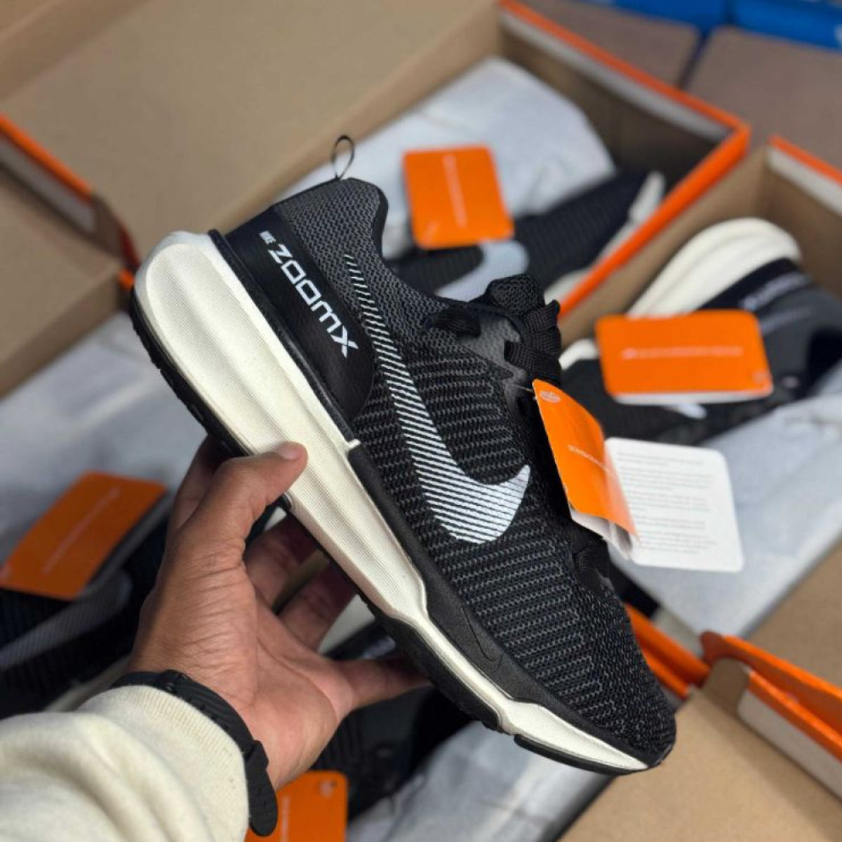 ZoomX - (Linha Premium) x Preto/branco