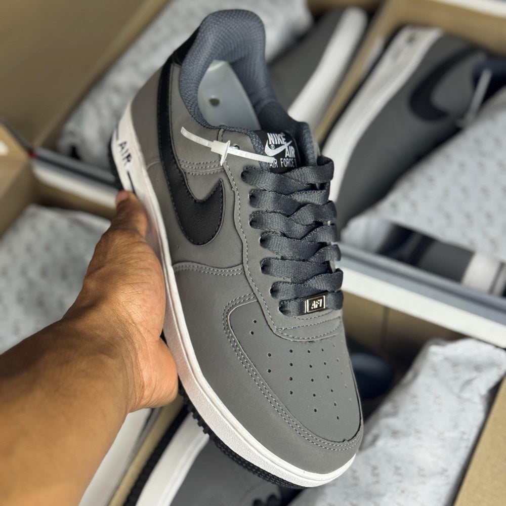 Air Force 1 x Grafite Preto