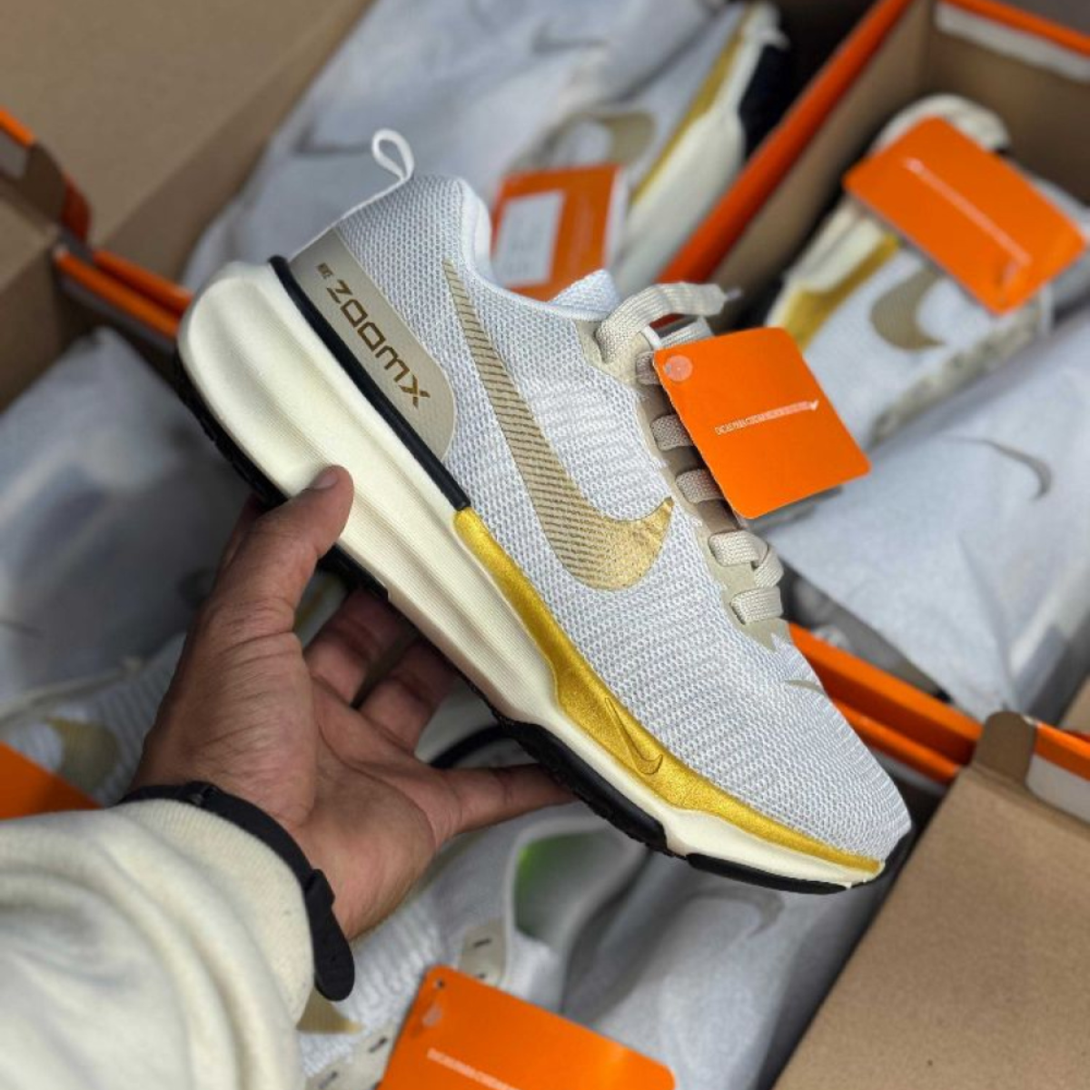 Nike ZoomX - (Linha Premium) x Branco/Dourado