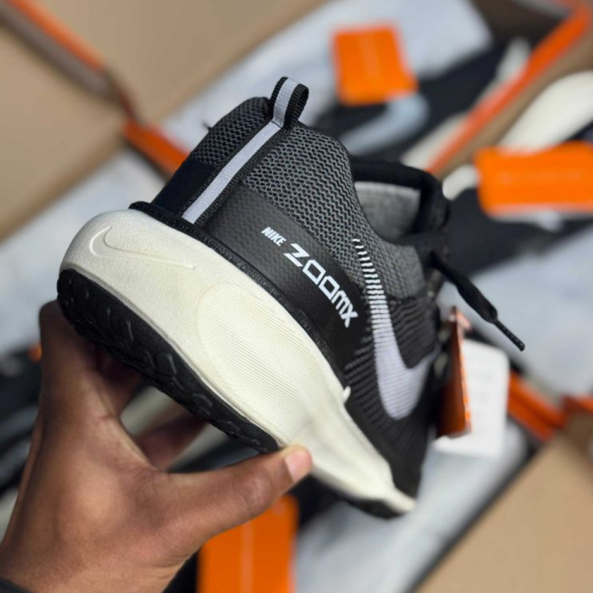 ZoomX - (Linha Premium) x Preto/branco