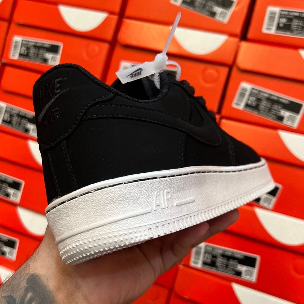 Air Force Nobuck (Linha Premium) x Preto/Branco