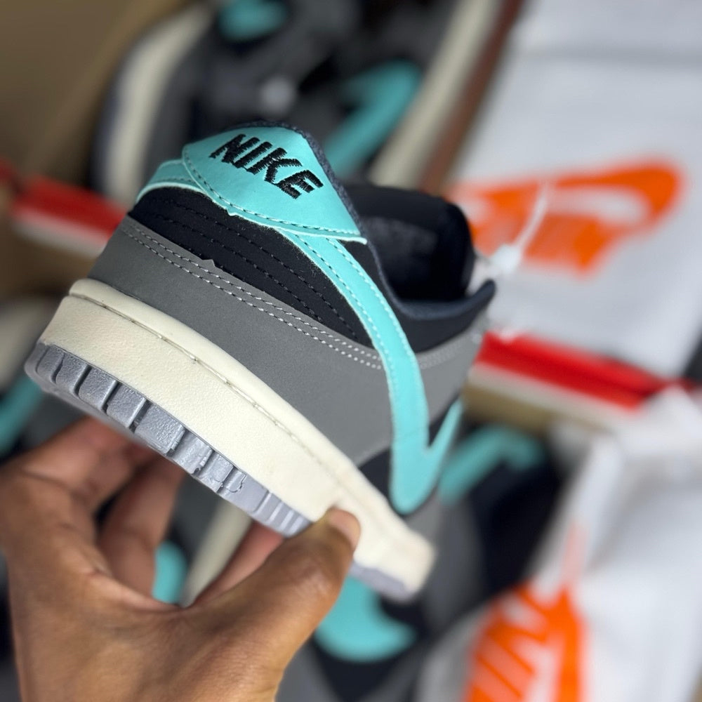 Nike Dunk Grafite Nobuck x Preto/Verde Água