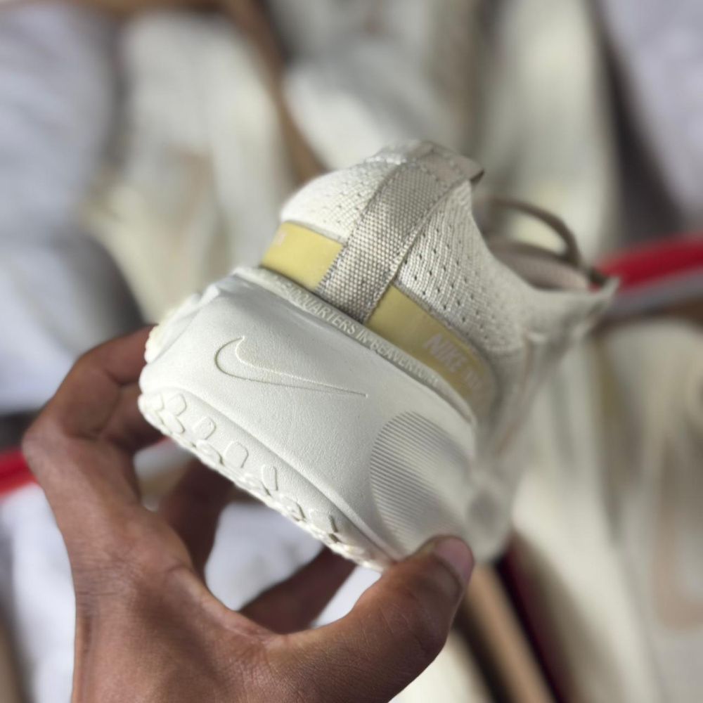 Tênis Feminino Nike ZoomX Invencible Run Premium